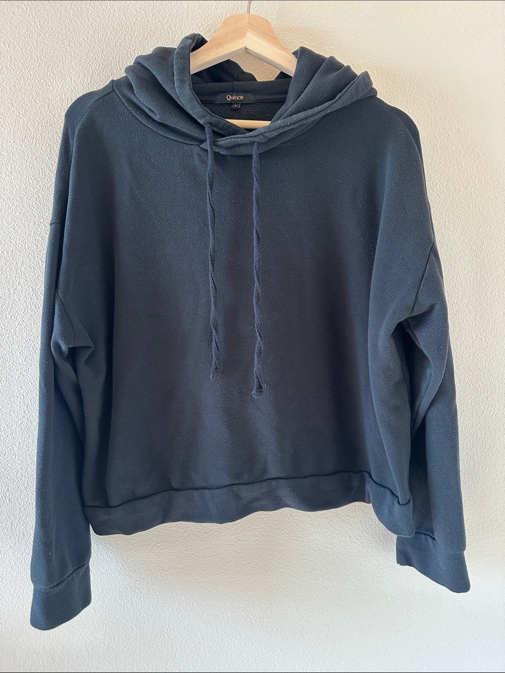 ♻️ Quince Black Relaxed Cropped Hoodie